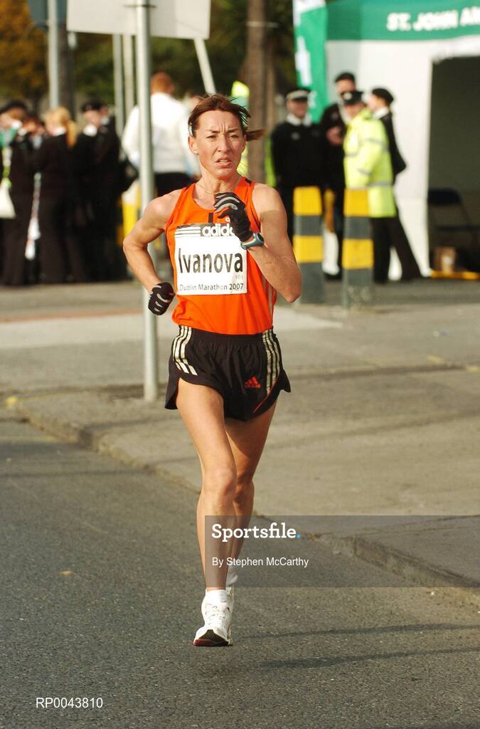 29 October 2007; Eventual winner of the women's race Alina Ivanova, from Russia, on the approach to Walkinstown, during the adidas Dublin City Marathon 2007, Merrion Square, Dublin. Picture credit: Stephen McCarthy / SPORTSFILE