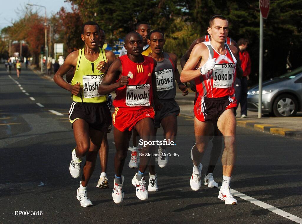 29 October 2007; Eventual winner Aleksey Sokolov, from Russia, leads the race, on the approach to Dartry, during the adidas Dublin City Marathon 2007, Merrion Square, Dublin. Picture credit: Stephen McCarthy / SPORTSFILE