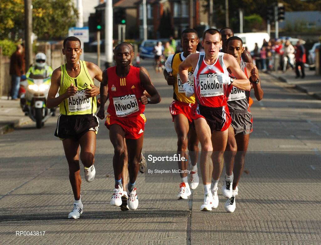29 October 2007; Eventual winner Aleksey Sokolov, from Russia, leads the race on the approach to Fortfield Road during the adidas Dublin City Marathon 2007, Merrion Square, Dublin. Picture credit: Stephen McCarthy / SPORTSFILE