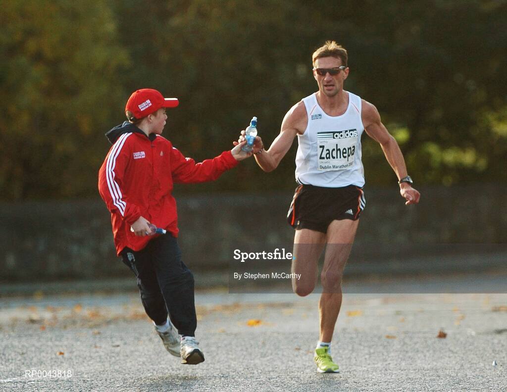 29 October 2007; Serhiy Zachepa, from Ukraine, receives a drink going through the water station, at Dartry, during the adidas Dublin City Marathon 2007, Merrion Square, Dublin. Picture credit: Stephen McCarthy / SPORTSFILE