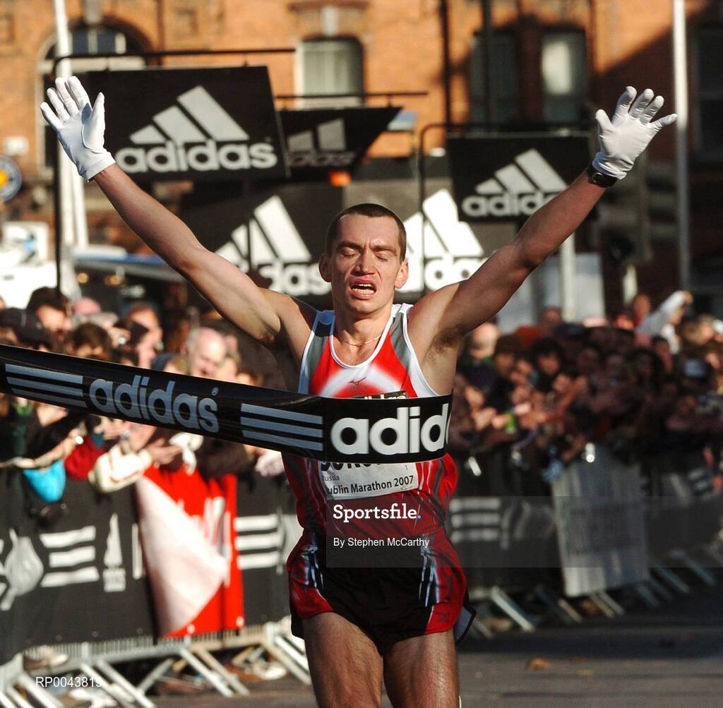 29 October 2007; Winner of the men's race Aleksey Sokolov from Russia, celebrates as he crosses the the line during the adidas Dublin City Marathon 2007, Merrion Square, Dublin. Picture credit: Stephen McCarthy / SPORTSFILE