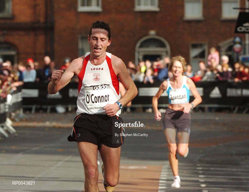 29 October 2007; First Irish man home, Michael O'Connor, Galway City Harriers, celebrates as he crosses the line during the adidas Dublin City Marathon 2007, Merrion Square, Dublin. Picture credit: Stephen McCarthy / SPORTSFILE