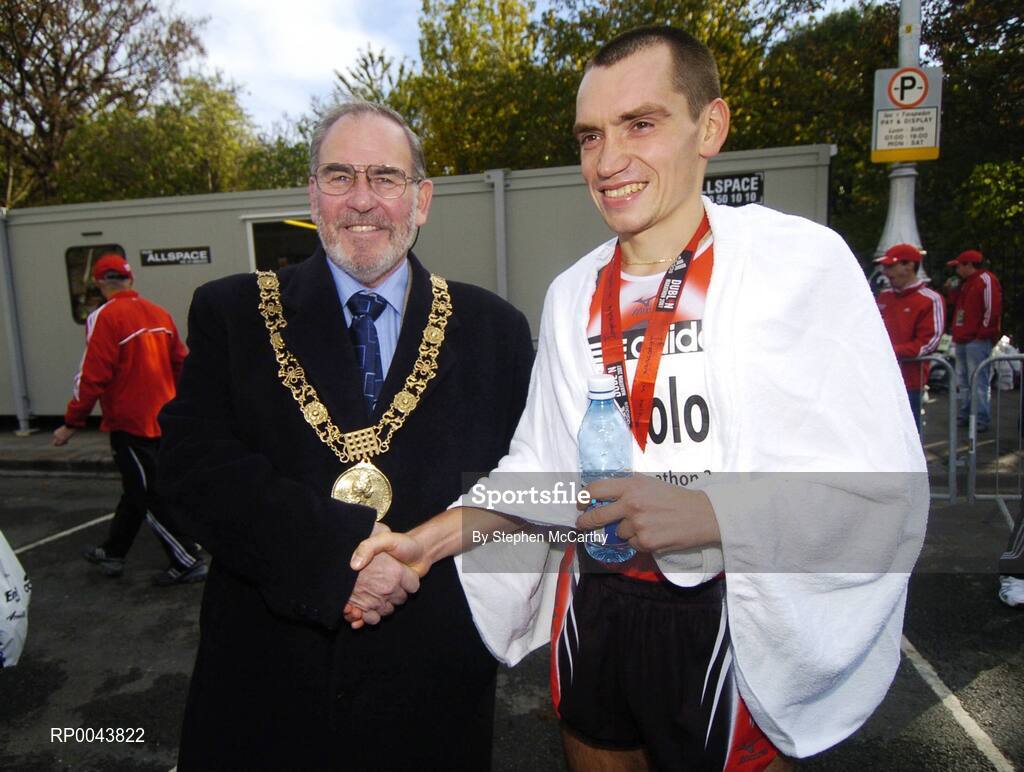29 October 2007; Lord Mayor of Dublin Cllr. Paddy Bourke P.C. congratulates Aleksey Sokolov, from Russia, after winning the adidas Dublin City Marathon 2007, Merrion Square, Dublin. Picture credit: Stephen McCarthy / SPORTSFILE