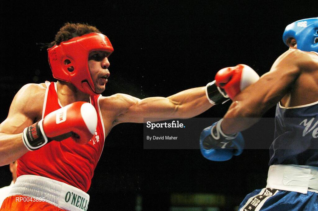 30 October 2007; Darren Sutherland, left, Dublin, Ireland, in action against Alfonso Blanco, Venezuela . AIBA World Boxing Championships Chicago 2007, Middle 75 kg, Darren Sutherland.v.Alfonso Blanco, University of Illinois, Chicago Pavilion, Chicago, USA. Picture credit: David Maher / SPORTSFILE