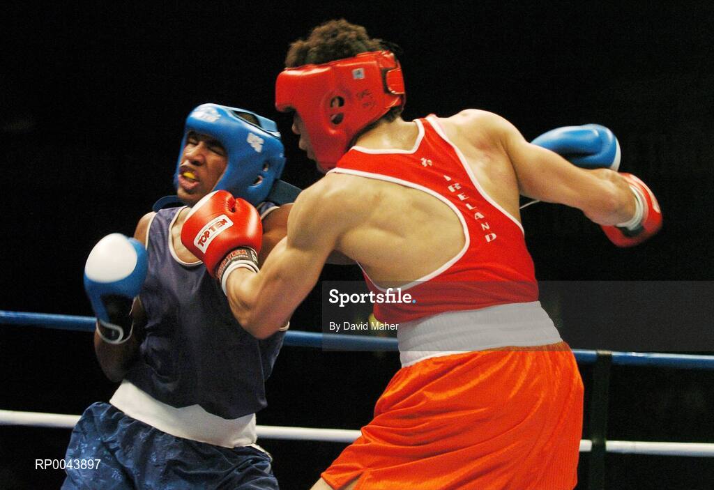 30 October 2007; Darren Sutherland, right, Dublin, Ireland, in action against Alfonso Blanco, Venezuela. AIBA World Boxing Championships Chicago 2007, Middle 75 kg, Darren Sutherland.v.Alfonso Blanco, University of Illinois, Chicago Pavilion, Chicago, USA. Picture credit: David Maher / SPORTSFILE