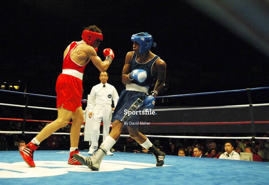 30 October 2007; Darren Sutherland, left, Dublin, Ireland, in action against Alfonso Blanco, Venezuela. AIBA World Boxing Championships Chicago 2007, Middle 75 kg, Darren Sutherland.v.Alfonso Blanco, University of Illinois, Chicago Pavilion, Chicago, USA. Picture credit: David Maher / SPORTSFILE