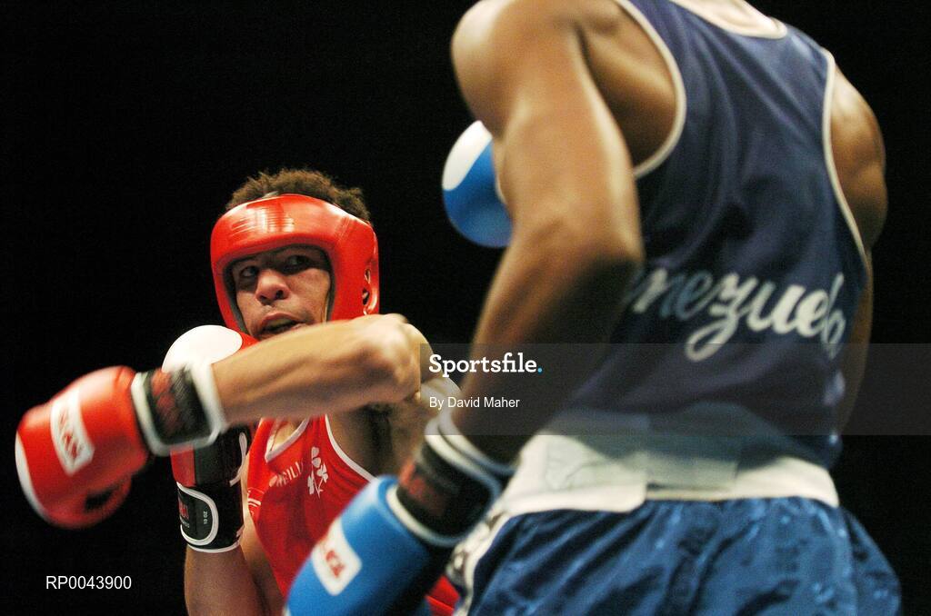 30 October 2007; Darren Sutherland, left, Dublin, Ireland, in action against Alfonso Blanco, Venezuela. AIBA World Boxing Championships Chicago 2007, Middle 75 kg, Darren Sutherland.v.Alfonso Blanco, University of Illinois, Chicago Pavilion, Chicago, USA. Picture credit: David Maher / SPORTSFILE