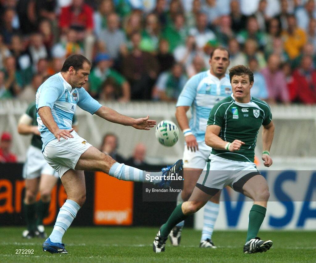 30 September 2007; Felipe Contepomi, Argentina, in action against Brian O'Driscoll, Ireland. 2007 Rugby World Cup, Pool D, Ireland v Argentina, Parc des Princes, Paris, France. Picture credit; Brendan Moran / SPORTSFILE
