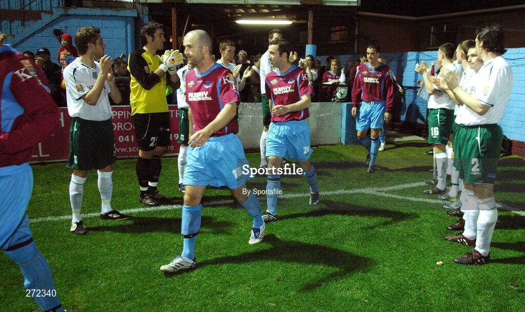 2 November 2007; Bray Wanderers give a guard of honour as league champions Drogheda United emerge on to the pitch. eircom Premier League Division, Drogheda United v Bray Wanderers, United Park, Drogheda. Photo by Sportsfile