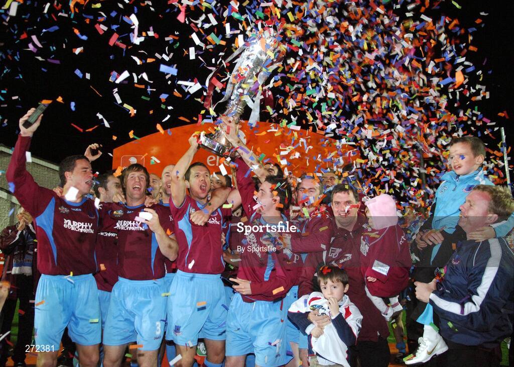 2 November 2007; Drogheda United celebrate with the eircom League trophy. eircom Premier League Division, Drogheda United v Bray Wanderers, United Park, Drogheda. Photo by Sportsfile