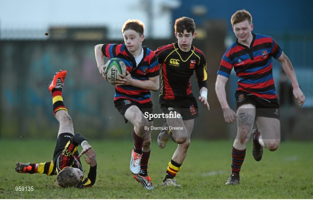 4 February 2015; Evan Maher, St Munchin's College, supported by team-mate Ryan Duggan, gets away from Craig Casey, left, and Maurice Noonan, Ardscoil Rís. SEAT Munster Schools Junior Cup, Round 1, St Munchin's College v Ardscoil Rís. St Mary's RFC, Limerick. Picture credit: Diarmuid Greene / SPORTSFILE