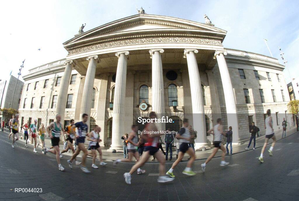 29 October 2007; A general view of runners as they make their way past the General Post Office on O'Connell Street during the Adidas Dublin City Marathon 2007, Merrion Square, Dublin. Picture credit: Stephen McCarthy / SPORTSFILE