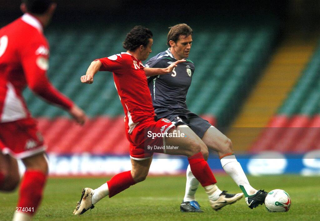 17 November 2007; Kevin Kilbane, Republic of Ireland, in action against Simon Davis, Wales. 2008 European Championship Qualifier, Wales v Republic of Ireland, Millennium Stadium, Cardiff, Wales. Picture credit; David Maher / SPORTSFILE