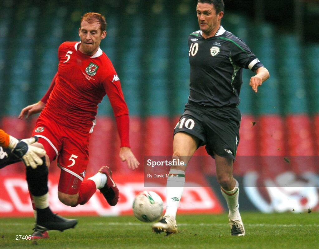 17 November 2007; Republic of Ireland's Robbie Keane shoots past Wales goalkeeper Wayne Hennessey to score his side's equalising goal despite the attempts of Wales defender James Collins. 2008 European Championship Qualifier, Wales v Republic of Ireland, Millennium Stadium, Cardiff, Wales. Picture credit; David Maher / SPORTSFILE