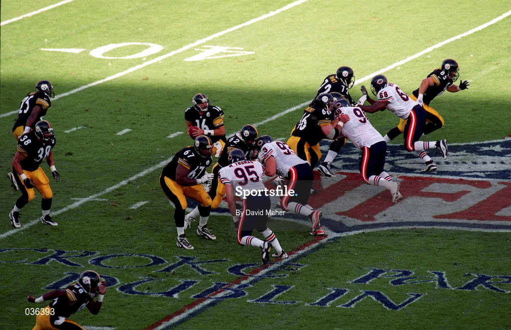 27 July 1997; A general view of the action during the American Bowl between Chicago Bears and Pittsburgh Steelers at Croke Park in Dublin. Photo by David Maher/Sportsfile