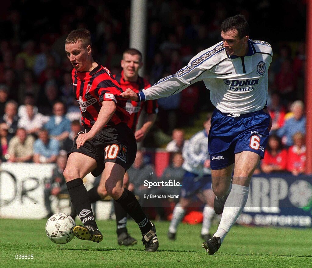 30 April 2000; Garreth O'Connor of Bohemians in action against Pat Scully of Shelbourne during the FAI Cup Final match between Shelbourne and Bohemians at Tolka Park in Dublin. Photo by Brendan Moran/Sportsfile