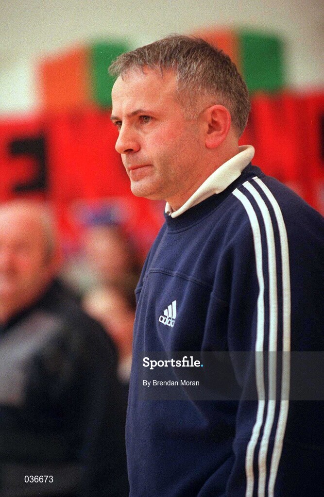 11 February 2000; Ireland head coach Ger Tarrant during the Junior Women's International Friendly match between Ireland and England in Skibbereen, Cork. Photo by Brendan Moran/Sportsfile