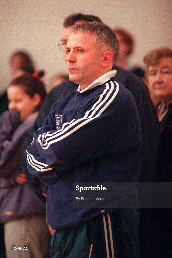 11 February 2000; Ireland head coach Ger Tarrant during the Junior Women's International Friendly match between Ireland and England in Skibbereen, Cork. Photo by Brendan Moran/Sportsfile