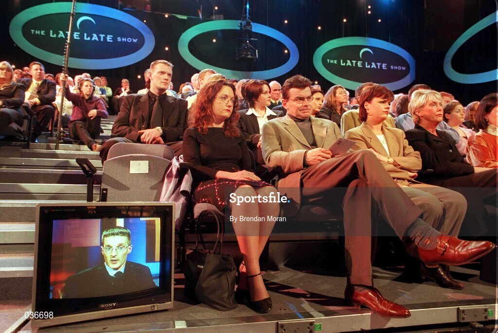 31 March 2000; Clare hurler Jamesie O'Connor speaks to Pat Kenny on The Late Late Show at the RTE Studios in Dublin. Photo by Brendan Moran/Sportsfile