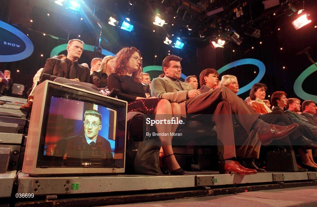 31 March 2000; Clare hurler Jamesie O'Connor speaks to Pat Kenny on The Late Late Show at the RTE Studios in Dublin. Photo by Brendan Moran/Sportsfile