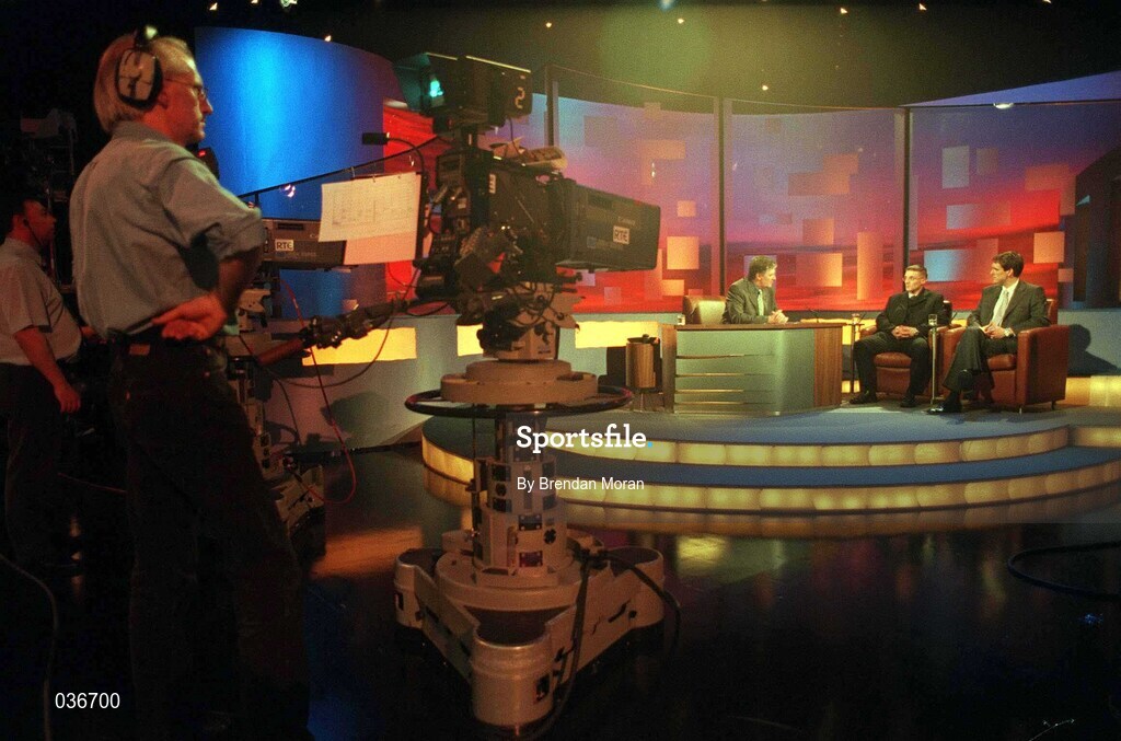31 March 2000; Clare hurler Jamesie O'Connor and GPA spokesman Donal O'Neill speak to Pat Kenny on The Late Late Show at the RTE Studios in Dublin. Photo by Brendan Moran/Sportsfile