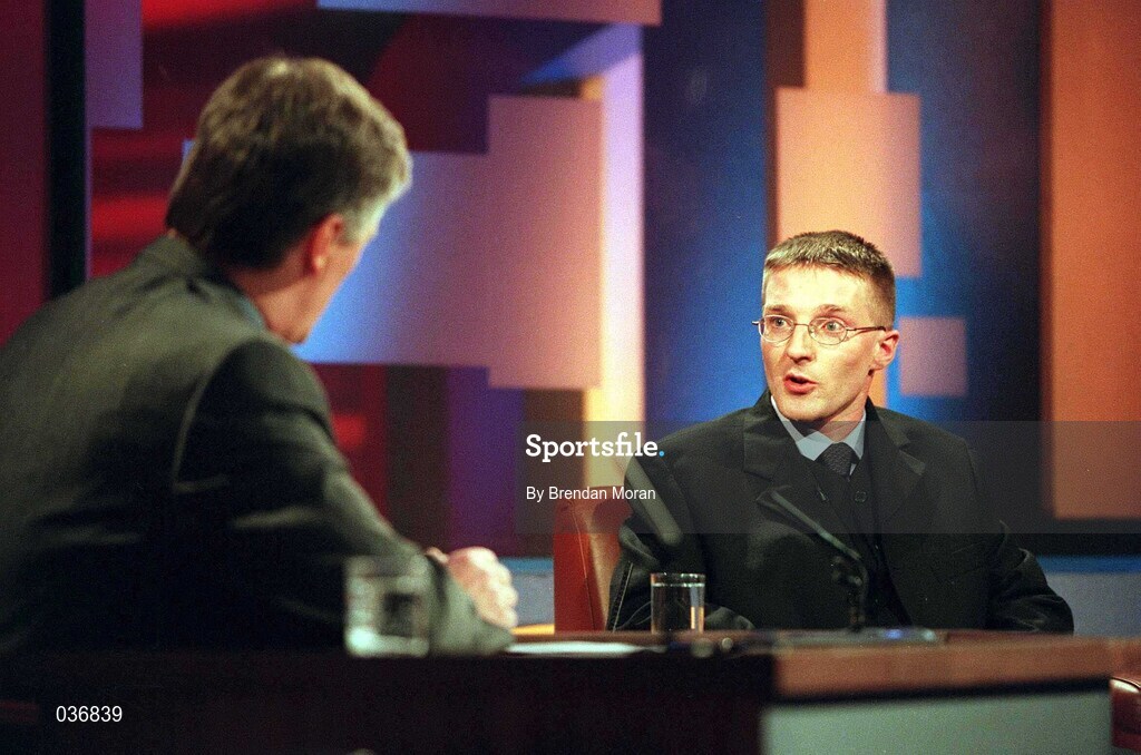 31 March 2000; Clare hurler Jamesie O'Connor speaks to Pat Kenny on The Late Late Show at the RTE Studios in Dublin. Photo by Brendan Moran/Sportsfile
