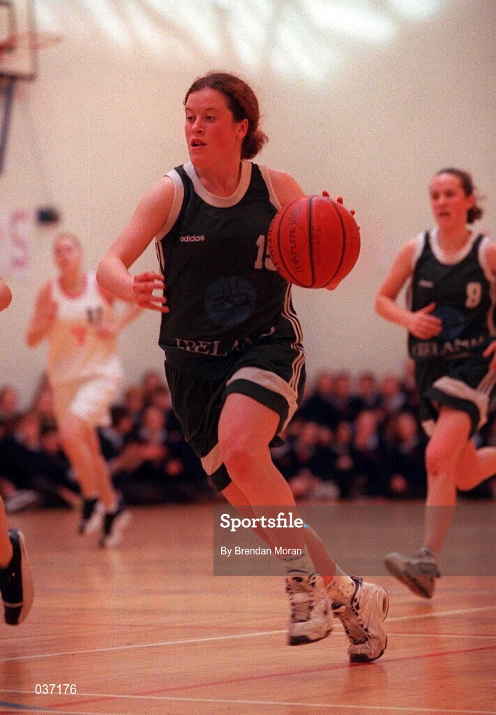 11 February 2000; Maire Guiney of Ireland during the Junior Women's International Friendly match between Ireland and England in Skibbereen, Cork. Photo by Brendan Moran/Sportsfile