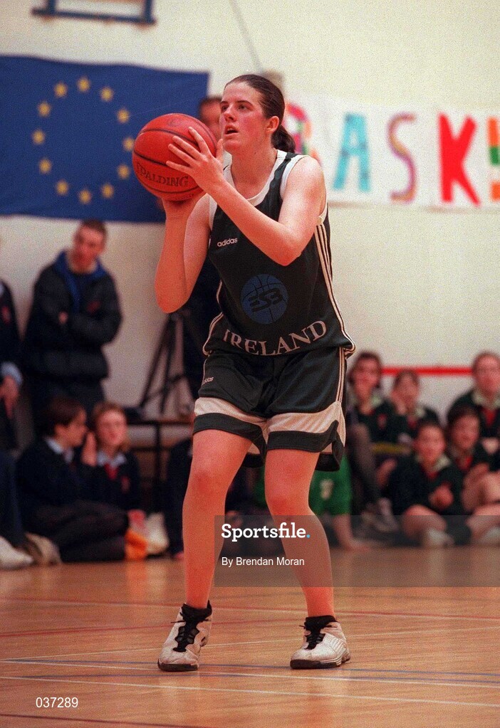 11 February 2000; Michelle Fahy of Ireland during the Junior Women's International Friendly match between Ireland and England in Skibbereen, Cork. Photo by Brendan Moran/Sportsfile
