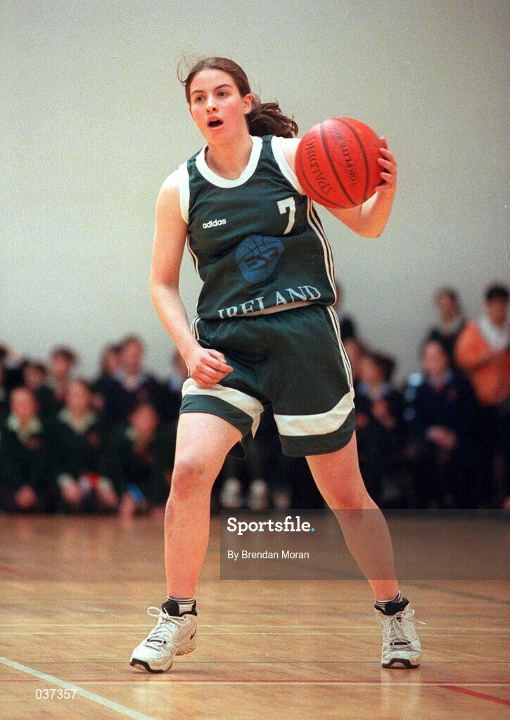 11 February 2000; Niamh Dwyer of Ireland during the Junior Women's International Friendly match between Ireland and England in Skibbereen, Cork. Photo by Brendan Moran/Sportsfile