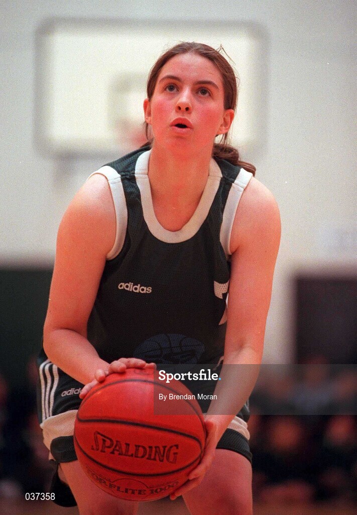 11 February 2000; Niamh Dwyer of Ireland during the Junior Women's International Friendly match between Ireland and England in Skibbereen, Cork. Photo by Brendan Moran/Sportsfile