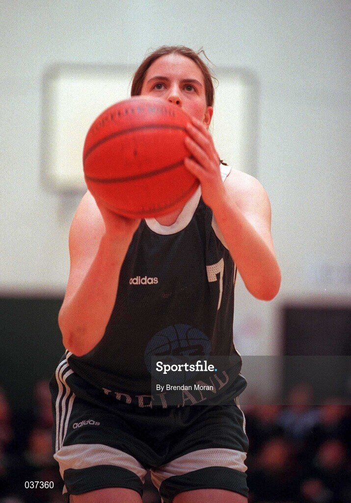 11 February 2000; Niamh Dwyer of Ireland during the Junior Women's International Friendly match between Ireland and England in Skibbereen, Cork. Photo by Brendan Moran/Sportsfile