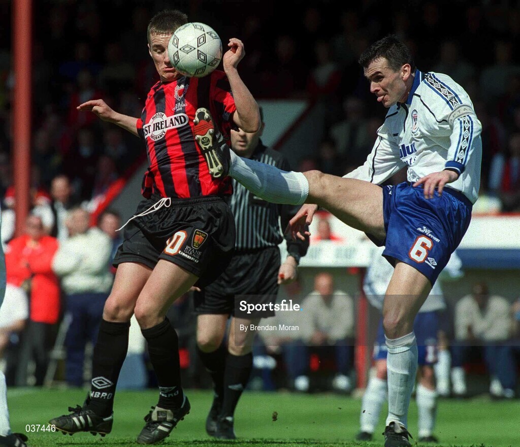 30 April 2000; Pat Scully of Shelbourne in action against Garreth O'Connor of Bohemians during the FAI Cup Final match between Shelbourne and Bohemians at Tolka Park in Dublin. Photo by Brendan Moran/Sportsfile