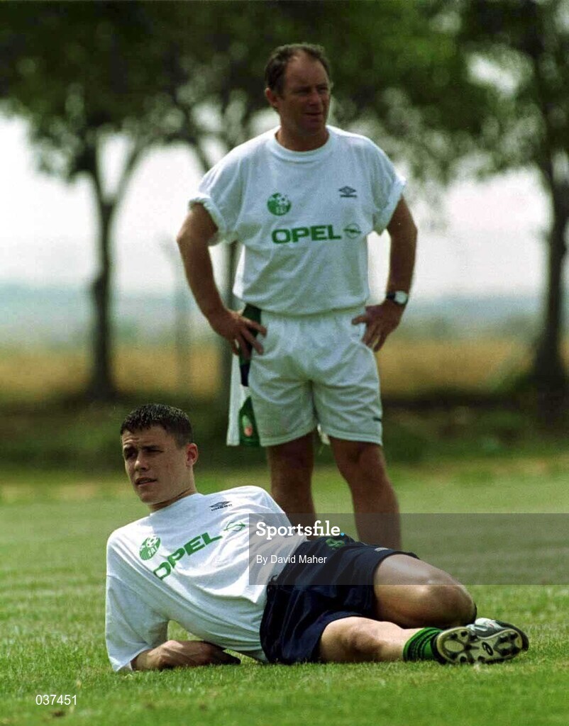 30 April 2000; Patrick McCarthy with manager Brian Kerr during a Republic of Ireland U16's training session at Kefar Silver Youth Village in Ashkelon, Israel. Photo by David Maher/Sportsfile