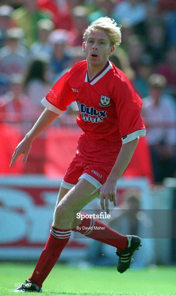 1 August 1995; Vinny Arkins of Shelbourne during the Pre-Season Friendly match between Shelbourne and Manchester United at Tolka Park in Dublin. Photo by David Maher/Sportsfile