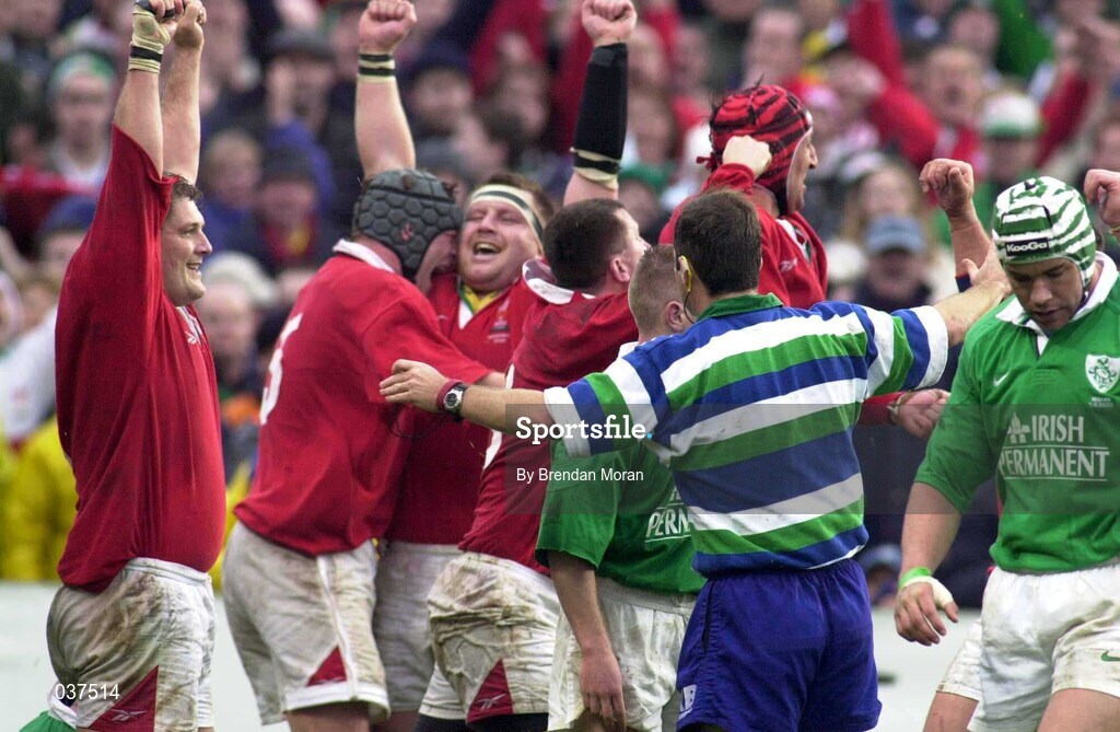 1 April 2000;  Referee Andrew Cole signals the end of the game as Wales players, including Peter Rogers, left, celebrate and Andy Ward of Ireland looks dejected following the Lloyds TSB 6 Nations match between Ireland and Wales at Lansdowne Road in Dublin. Photo by Brendan Moran/Sportsfile