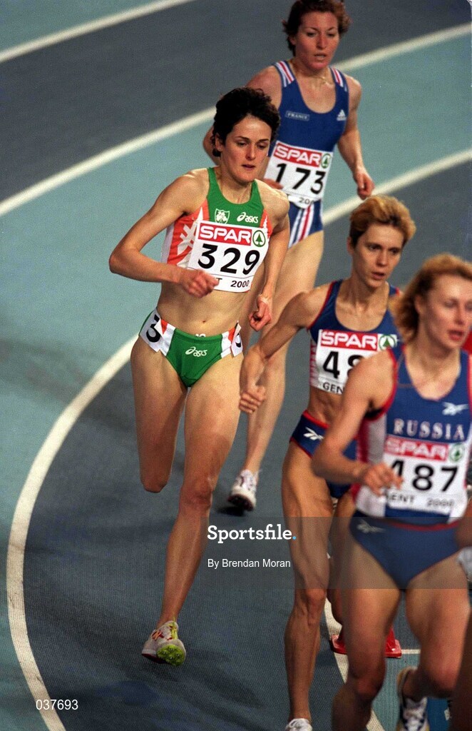 27 February 2000; Sinead Delahunty of Ireland competes in the Women's 1500m on Day Three of the European Athletics Indoor Championships at Flanders Sports Arena in Ghent, Belgium. Photo by Brendan Moran/Sportsfile