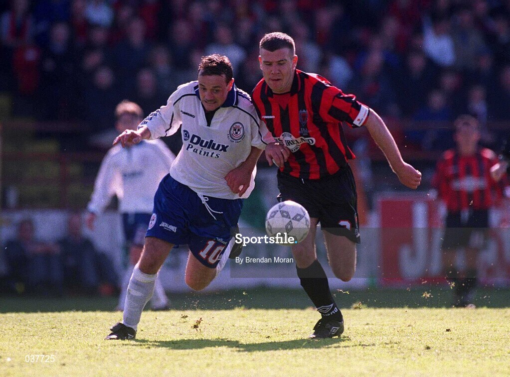 30 April 2000; Stephen Caffrey of Bohemians in action against Stephen Geoghegan of Shelbourne during the FAI Cup Final match between Shelbourne and Bohemians at Tolka Park in Dublin. Photo by Brendan Moran/Sportsfile