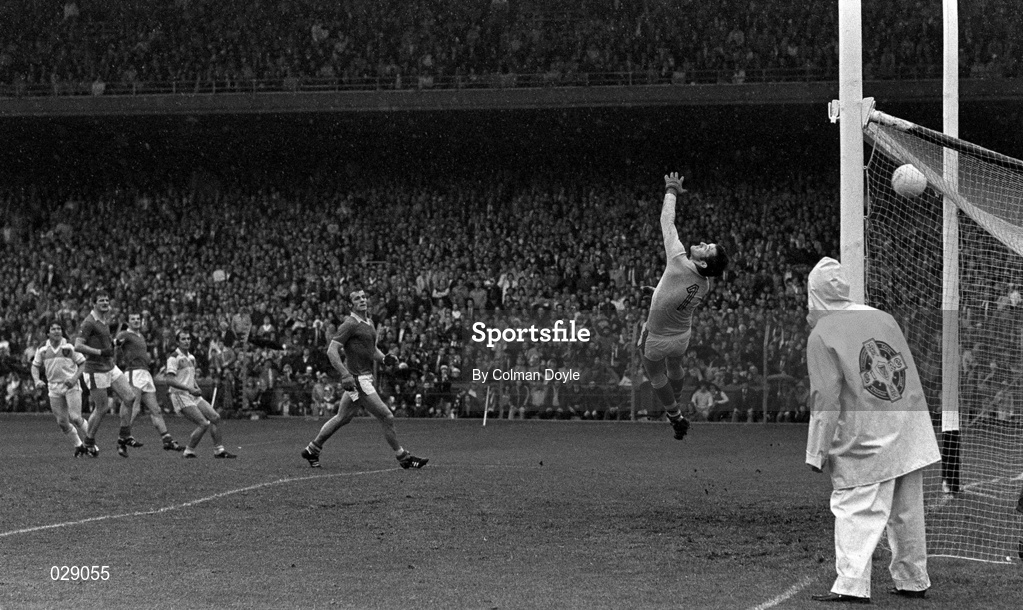 19 September 1982; Seamus Darby of Offaly scores their last minute goal past Kerry goalkeeper Charlie Nelligan, which denied Kerry 5 All-Ireland Football titles in a row, during the All-Ireland Senior Football Championship Final match between Offaly and Kerry at Croke Park in Dublin. Photo by Colman Doyle/Sportsfile