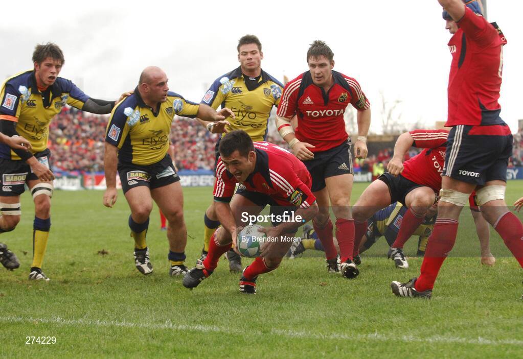 18 November 2007; Rua Tipoki, Munster, goes for the line to score his side's second try. Heineken Cup, Pool 5, Round 2, Munster v Clermont Auvergne, Thomond Park, Limerick. Picture credit; Brendan Moran / SPORTSFILE *** Local Caption ***