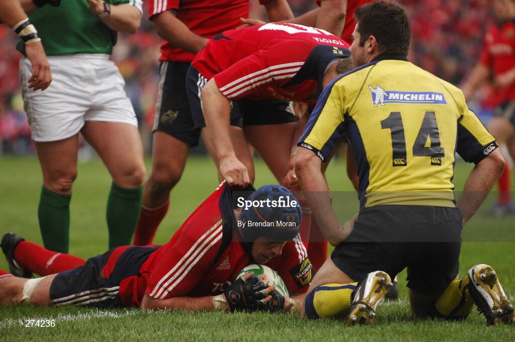 18 November 2007; Alan Quinlan, Munster, is congratulated by team-mate Ronan O'Gara after scoring their side's fourth try. Heineken Cup, Pool 5, Round 2, Munster v Clermont Auvergne, Thomond Park, Limerick. Picture credit; Brendan Moran / SPORTSFILE *** Local Caption ***