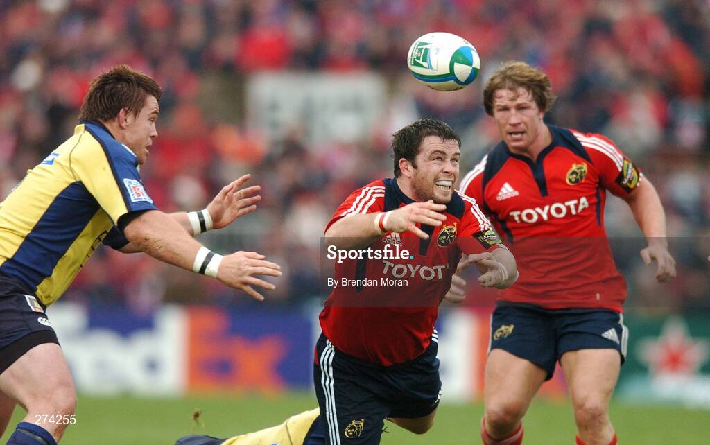 18 November 2007; Marcus Horan, Munster, contests a loose ball with John Smit, left, Clermont Auvergne. Heineken Cup, Pool 5, Round 2, Munster v Clermont Auvergne, Thomond Park, Limerick. Picture credit; Brendan Moran / SPORTSFILE *** Local Caption ***
