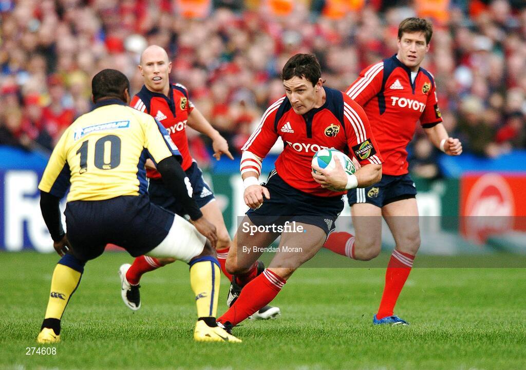 18 November 2007; David Wallace, Munster, supported by team-mates Peter Stringer and Ronan O'Gara, in action against Seremaia Baikeinuku, Clermont Auvergne. Heineken Cup, Pool 5, Round 2, Munster v Clermont Auvergne, Thomond Park, Limerick. Picture credit; Brendan Moran / SPORTSFILE