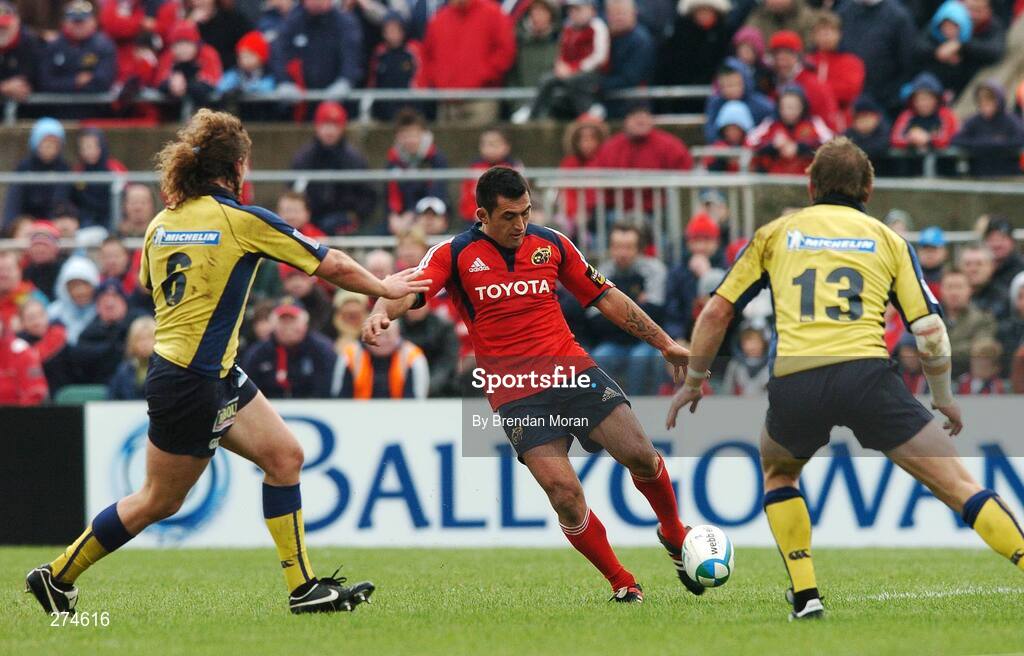 18 November 2007; Rua Tipoki, Munster, kicks downfield from Fabien Alexandre, left, and Marius Joubert, Clermont Auvergne. Heineken Cup, Pool 5, Round 2, Munster v Clermont Auvergne, Thomond Park, Limerick. Picture credit; Brendan Moran / SPORTSFILE