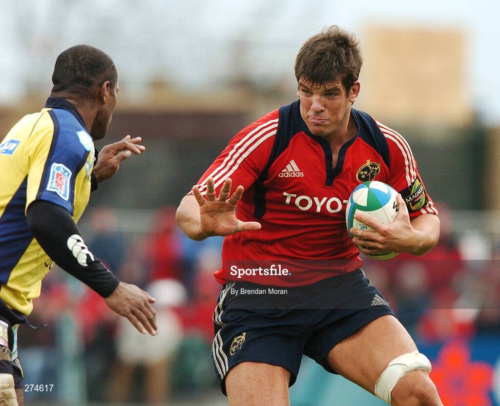 18 November 2007; Donncha O'Callaghan, Munster, in action against Seremaia Beikeinuku, Clermont Auvergne. Heineken Cup, Pool 5, Round 2, Munster v Clermont Auvergne, Thomond Park, Limerick. Picture credit; Brendan Moran / SPORTSFILE