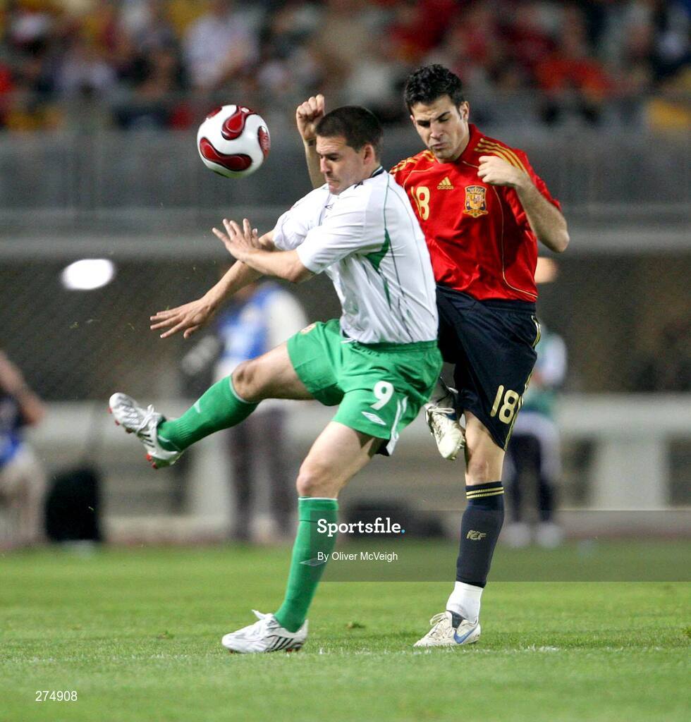 21 November 2007; David Healy, Northern Ireland, in action against Cesc Fabregas, Spain. 2008 European Championship Qualifier, Spain v Northern Ireland, Estadio de Gran Canaria, Las Palmas, Spain. Picture credit; Oliver McVeigh / SPORTSFILE