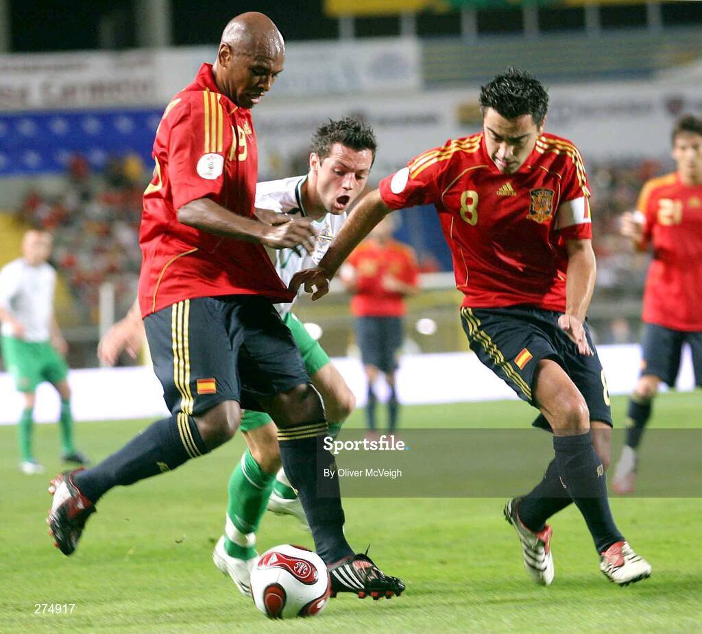 21 November 2007; Marco Senna and Xavi, Spain, in action against Ivan Sproule, Northern Ireland. 2008 European Championship Qualifier, Spain v Northern Ireland, Estadio de Gran Canaria, Las Palmas, Spain. Picture credit; Oliver McVeigh / SPORTSFILE