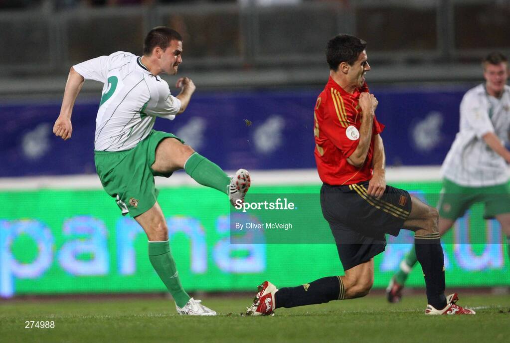 21 November 2007; David Healy, Northern Ireland, with a shot against Pablo, Spain. 2008 European Championship Qualifier, Spain v Northern Ireland, Estadio de Gran Canaria, Las Palmas, Spain. Picture credit; Oliver McVeigh / SPORTSFILE