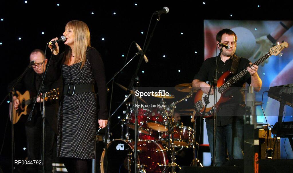 17 November 2007; Singer Frances Black performing at the 2007 O'Neills/TG4 Ladies Gaelic Football All-Star Awards.  Citywest Hotel, Conference, Leisure & Golf Resort, Saggart, Co Dublin. Picture credit: Brendan Moran / SPORTSFILE  *** Local Caption ***