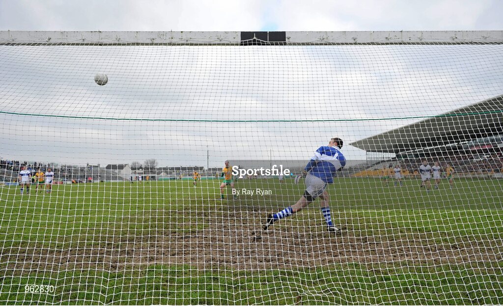 14 February 2015; Gary Delaney, Corofin, hits his penalty of the crossbar as Michael Savage, St Vincent's goes the wrong way. AIB GAA Football All-Ireland Senior Club Championship, Semi-Final, Corofin v St Vincent's. O'Connor Park, Tullamore, Co. Offaly. Picture credit: Ray Ryan / SPORTSFILE