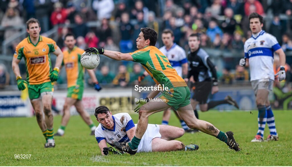 14 February 2015; Ian Burke, Corofin, in action against Eamon Fennell, St Vincent's. AIB GAA Football All-Ireland Senior Club Championship, Semi-Final, Corofin v St Vincent's. O'Connor Park, Tullamore, Co. Offaly. Picture credit: Ray McManus / SPORTSFILE